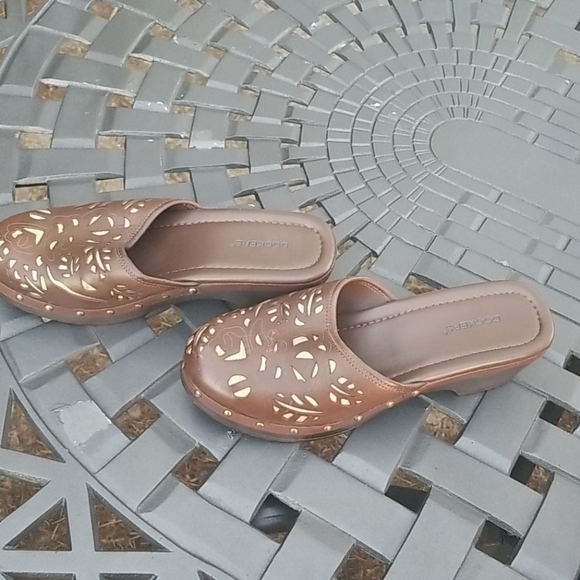 Docker Clogs - Picture 2 of 7